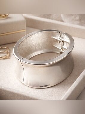 🩶 Polished Silver Tone Wide Hinge Cuff Bracelet 🩶